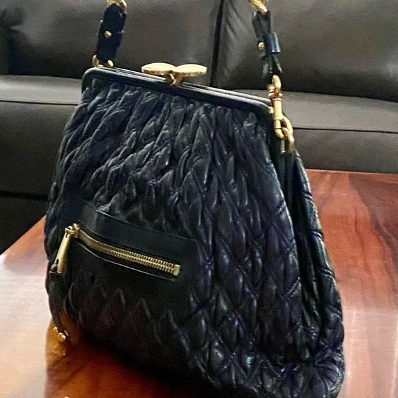 Marc Jacobs Black and Gold Quilted Shoulder Bag “STAM” - Picture 3 of 9